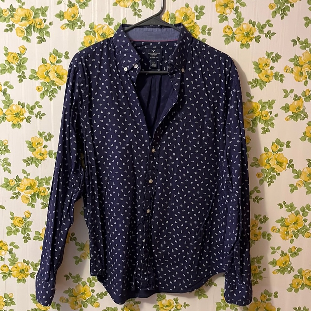 American Eagle Outfitters Classic Fit Blue Floral Button Down. Size Medium.